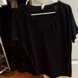 bella + canvas flowy vneck